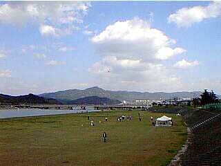 taken from the arch bridge on another page of this site